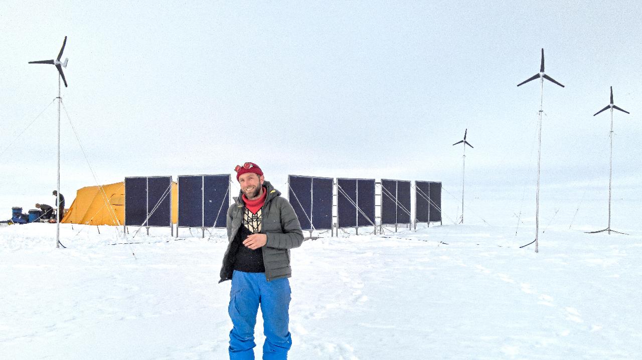 The ICECAPS team has constructed a fully autonomous science platform on the ice Greenland ice sheet that is powered exclusively by wind turbines and photovoltaics.